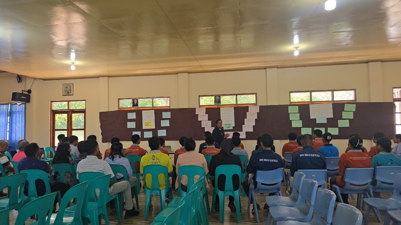 Forum pleno menanggapi presentasi