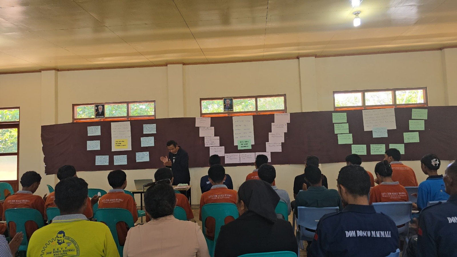 Tepuk tangan apresiasi peserta