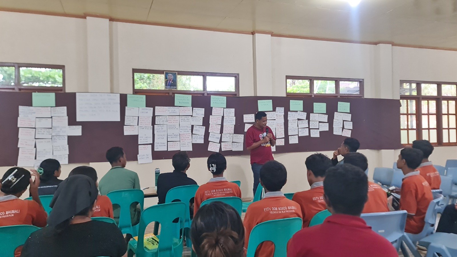 Close up kertas ide di dinding