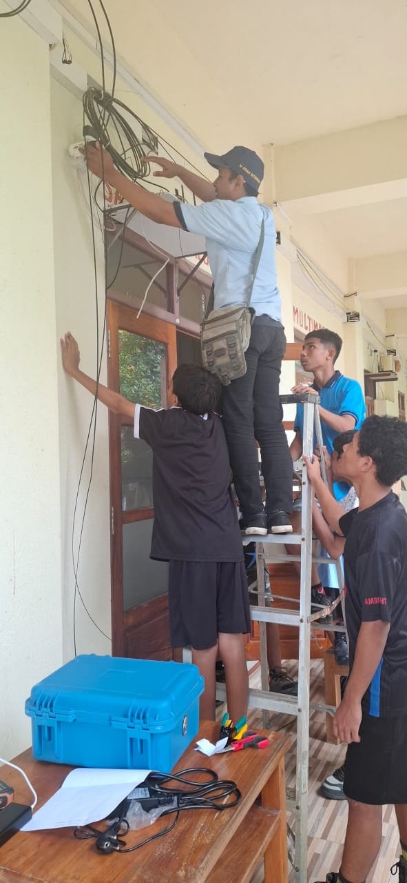 Penarikan kabel di ketinggian