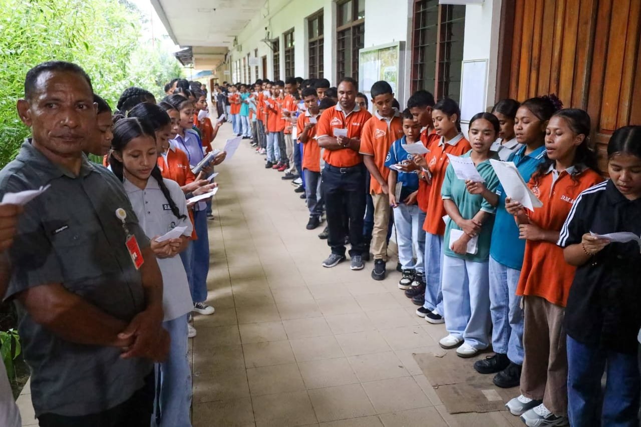 Suasana warga sekolah dan tokoh agama